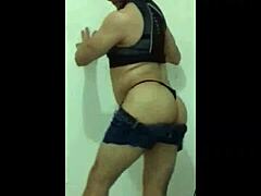 Outdoor thrill with a mature stunner awaits