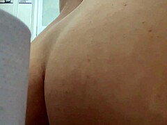 milf with rico culo pissing in bathroom