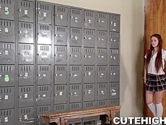 HORNY CHEERLEADER POUNDED HARD