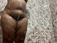 filmei escondido a morena no banho