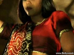 Indian brunette’s sensual solo