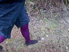 what’s with her strumpfhose in public?