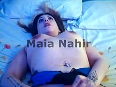 Me Masturbo con Dos Consoladores en Casa
