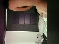 amiga cariñosa con gran culo
