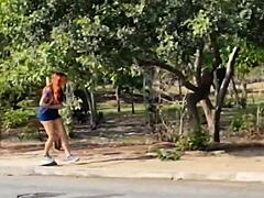 gostosa passed by my house, i called her to fuk in the backyard