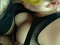 después de la escuela le hago sexo oral a mi amigo que se aprovecha y me la mete hasta la garganta con sus grandes tetas y culo sexy