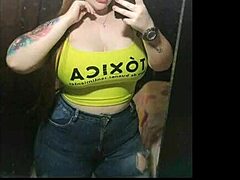 Tetona amateur shows big tits on webcam
