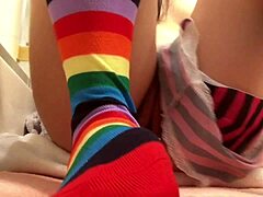 Cheerleader seeks daring satisfaction now