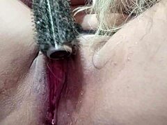 Beauty hides Siririca hairbrush secrets