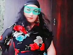 Twerking crossdresser for gay audience
