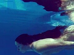 Kittina’s hot tub steamy tale
