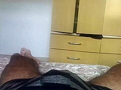 Skinny Amateur's Heartfelt Solo Moans