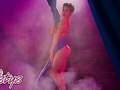 Brooklyn Gray’s Teasing Dildo Suck In Flexible Pose