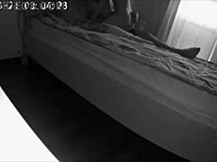 妻子隐藏摄像头拍到丈夫与女佣偷情