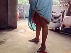 Indian aunty caught in steamy action