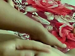 Hey, this Indonesian tante sange craves a huge kontol gede
