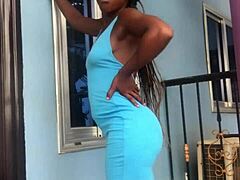 crazy chick twerking hard on the balcony