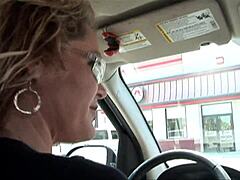 Fucking Curvy Blonde Mom in Wild Doggystyle and Riding Action 😍