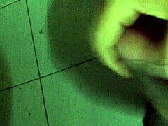 Hey, wanna see my rapid hand action?