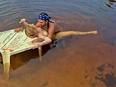 Casal aventureiro caught having wild sex in the mangrove