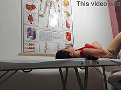 Ginecologista Fingers and Fucks Patient in Wild Session