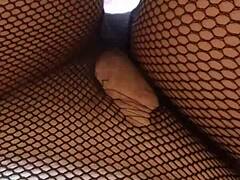 greta lures mature lady with sensual foot play