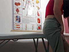Ginecologista Fingers and Fucks Patient in Wild Session