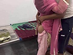 omg this pregnant desi stepmom gets fucked hard in her ass and pussy by the servant 😈🍑