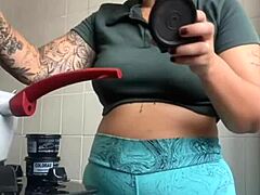 i like to show my swollen slit, it's so big.