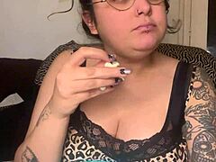 Hey check out this fetish with sexy mouth crunching popcorn