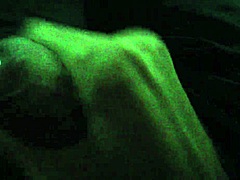 uma punheta rapidinha com música solo