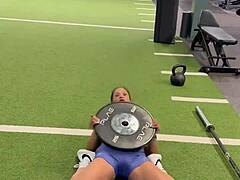 25lb overhead press builds strong shoulders and hip flexors