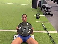 25lb overhead press builds strong shoulders and hip flexors