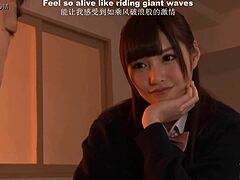 桥本有菜 appears in this music video with costumes and catchy tunes, sharing her artistic performance style.