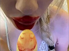 Elza Kom performs a very sweet and hot dance with pretty sexy moves