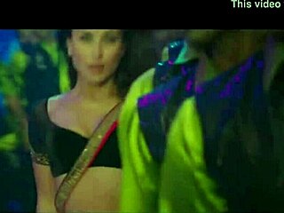 KAREENA STUNS IN DRAMA