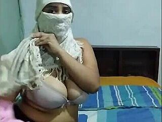 Chubby hijab wife squirts hard
