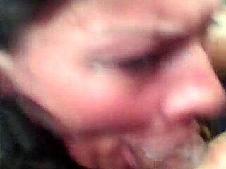 sum bomb white lady giving head in my backseat