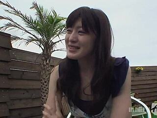 hairy japanese amateur girl’s twat banged in close-up