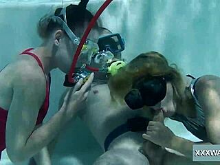 Threesome Fuck in Pool with Minnie Manga