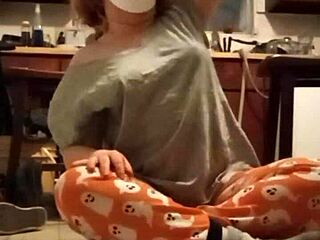 Girlfriends shine in fetish clips