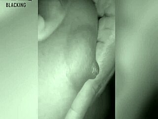 i filmed sweet lizzy squirting during application