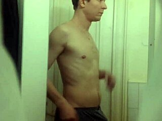 Model mars6mars caught masturbating on spy cam