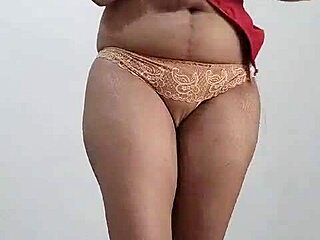 Indian seductress in passionate display