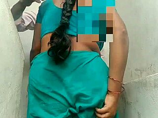 Desi Village Aunty’s Outdoor Pussy Eating With Boyfriend