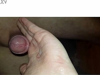 Blonde MILF’s Ruthless Handjob In Homemade Clip