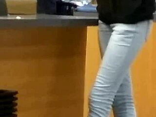 young teen’s candid ass in tight jeans