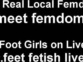 Lesbians Savor Toe Sucking Threesome
