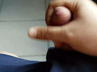 Jerking off for the girls out there