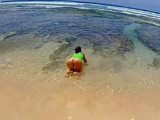 Tropical shores ignite lovers' passion